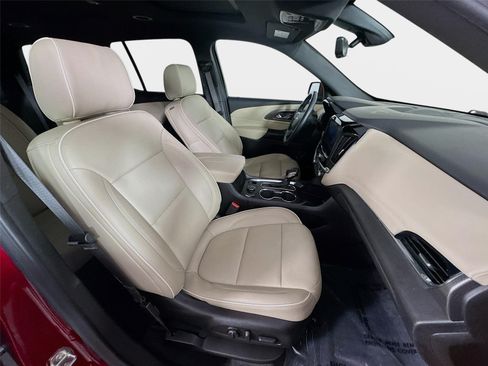 Used 2023 Chevrolet Traverse Premier FWD image 31