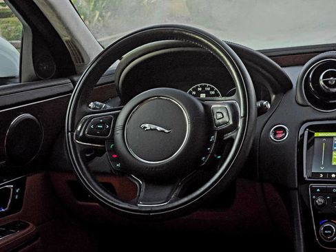 Used 2019 Jaguar XJ L Supercharged image 12