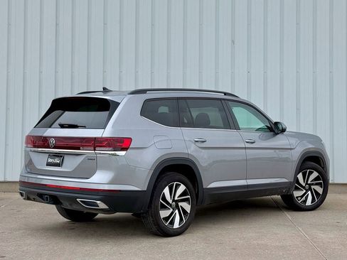 Used 2025 Volkswagen Atlas SE AWD/4WD image 6