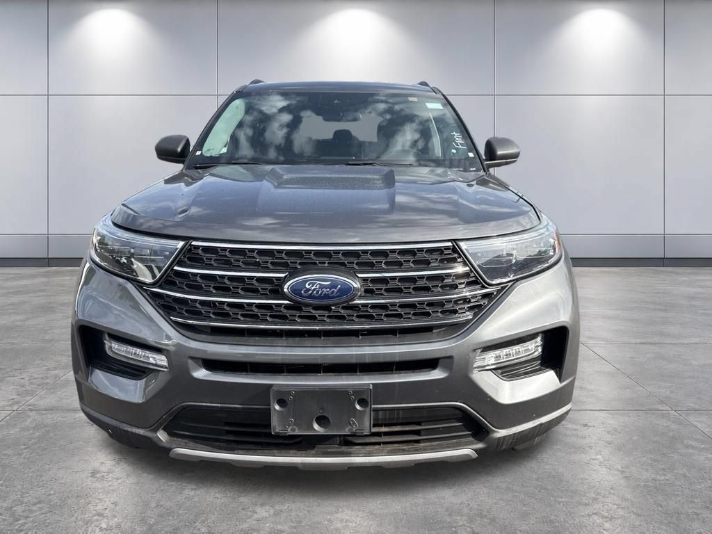 Used 2023 Ford Explorer XLT w/ Equipment Group 202A RWD image 2