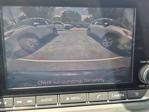 Used 2022 Nissan Rogue SV FWD image 13