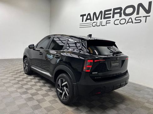 Used 2025 Nissan Kicks SV FWD image 8