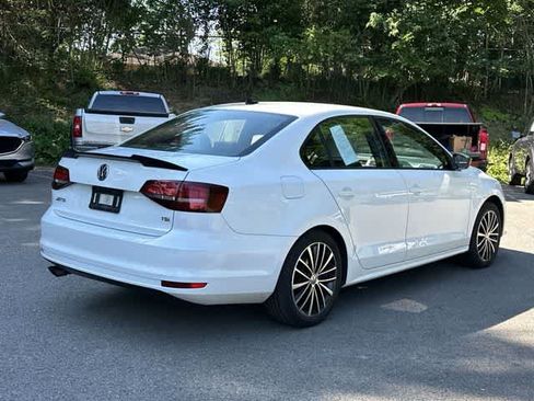 Used 2017 Volkswagen Jetta Sport w/ Jetta Sport Lighting Package FWD image 22