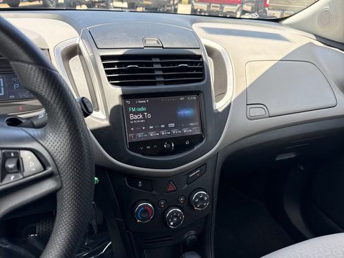 Used 2016 Chevrolet Trax LS FWD image 18