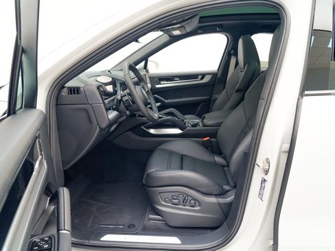 New 2026 Porsche Cayenne Coupe image 17