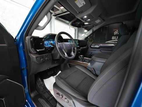 Used 2023 Chevrolet Silverado 1500 LT Trail Boss w/ Protection Package AWD/4WD image 8