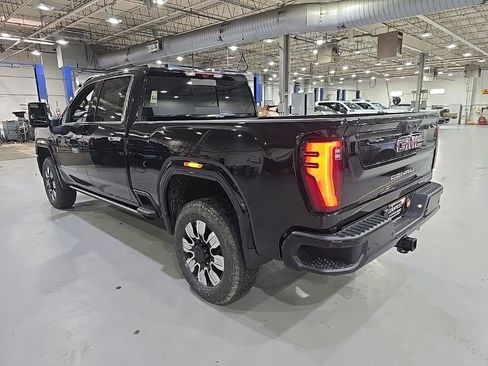 New 2026 GMC Sierra 3500 Denali w/ Denali Reserve Package AWD/4WD image 5