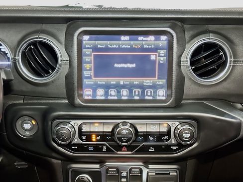 Used 2023 Jeep Wrangler Unlimited Sahara w/ Cold Weather Group AWD/4WD image 30