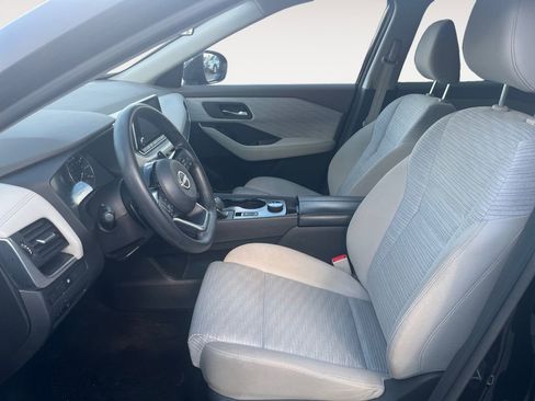 Used 2023 Nissan Rogue SV image 9