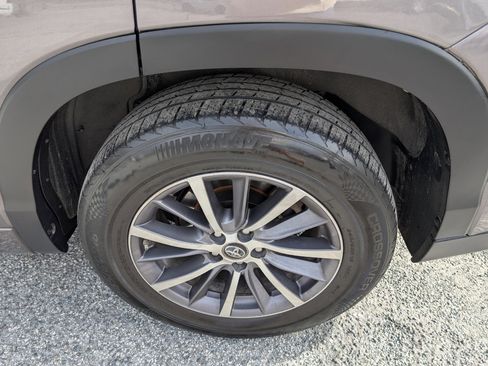 Used 2018 Toyota Highlander XLE image 10