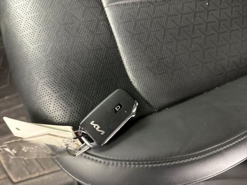 Used 2023 Kia Sorento S w/ Panoramic Sunroof Package FWD image 11