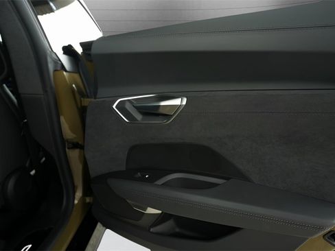 Used 2024 Audi RS e-tron GT image 34