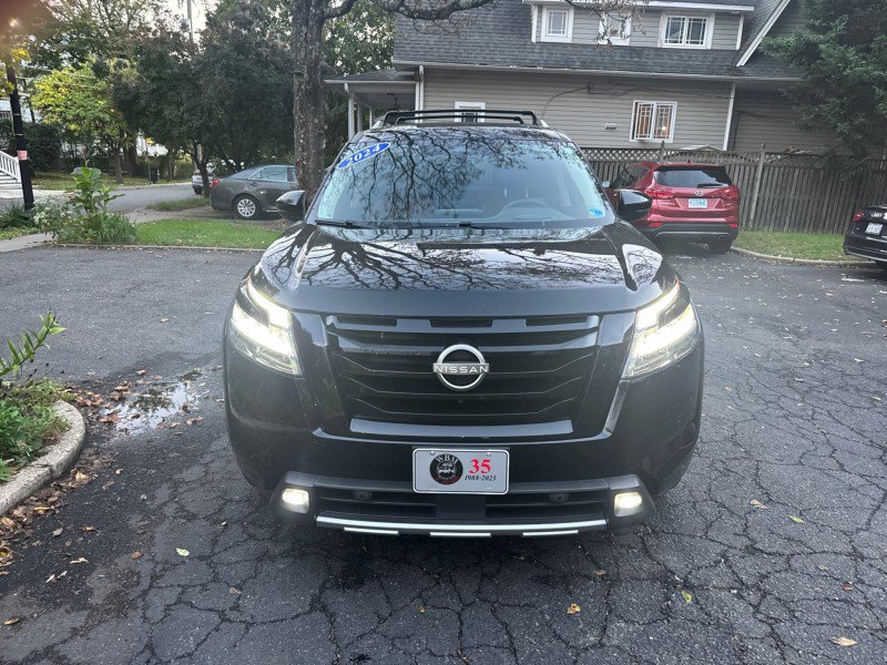 Used 2024 Nissan Pathfinder Platinum w/ Lighting Package (N93) AWD/4WD image 12