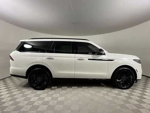 Used 2025 Lincoln Navigator Reserve w/ Jet Appearance Package image 5