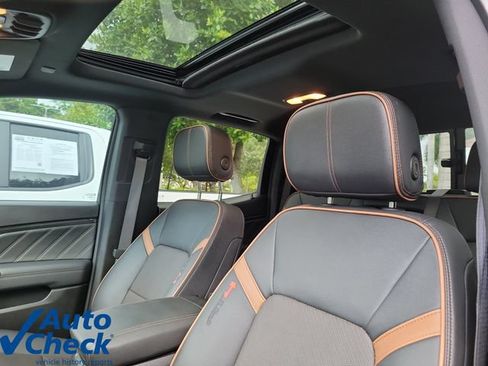 Used 2024 GMC Canyon AT4 w/ AT4 Premium Package AWD/4WD image 21