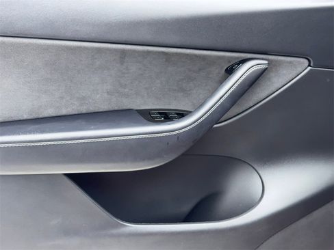 Used 2021 Tesla Model Y Long Range image 41