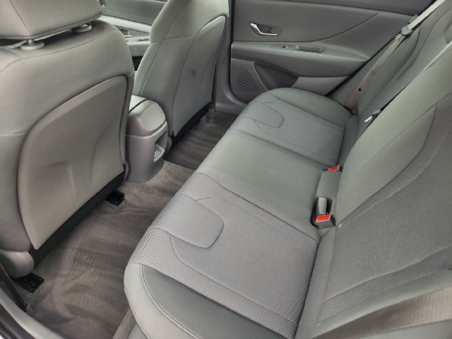 Certified 2025 Hyundai Elantra SE FWD image 16