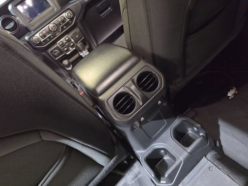 Used 2022 Jeep Wrangler Unlimited Sport AWD/4WD image 21