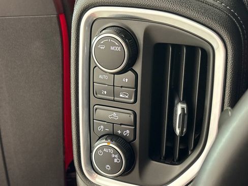 Used 2021 Chevrolet Silverado 1500 LT AWD/4WD image 31