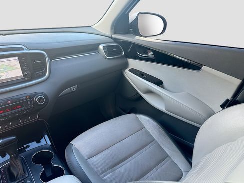 Used 2019 Kia Sorento SX image 21
