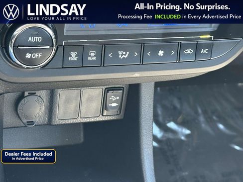 Used 2015 Toyota Corolla LE FWD image 18