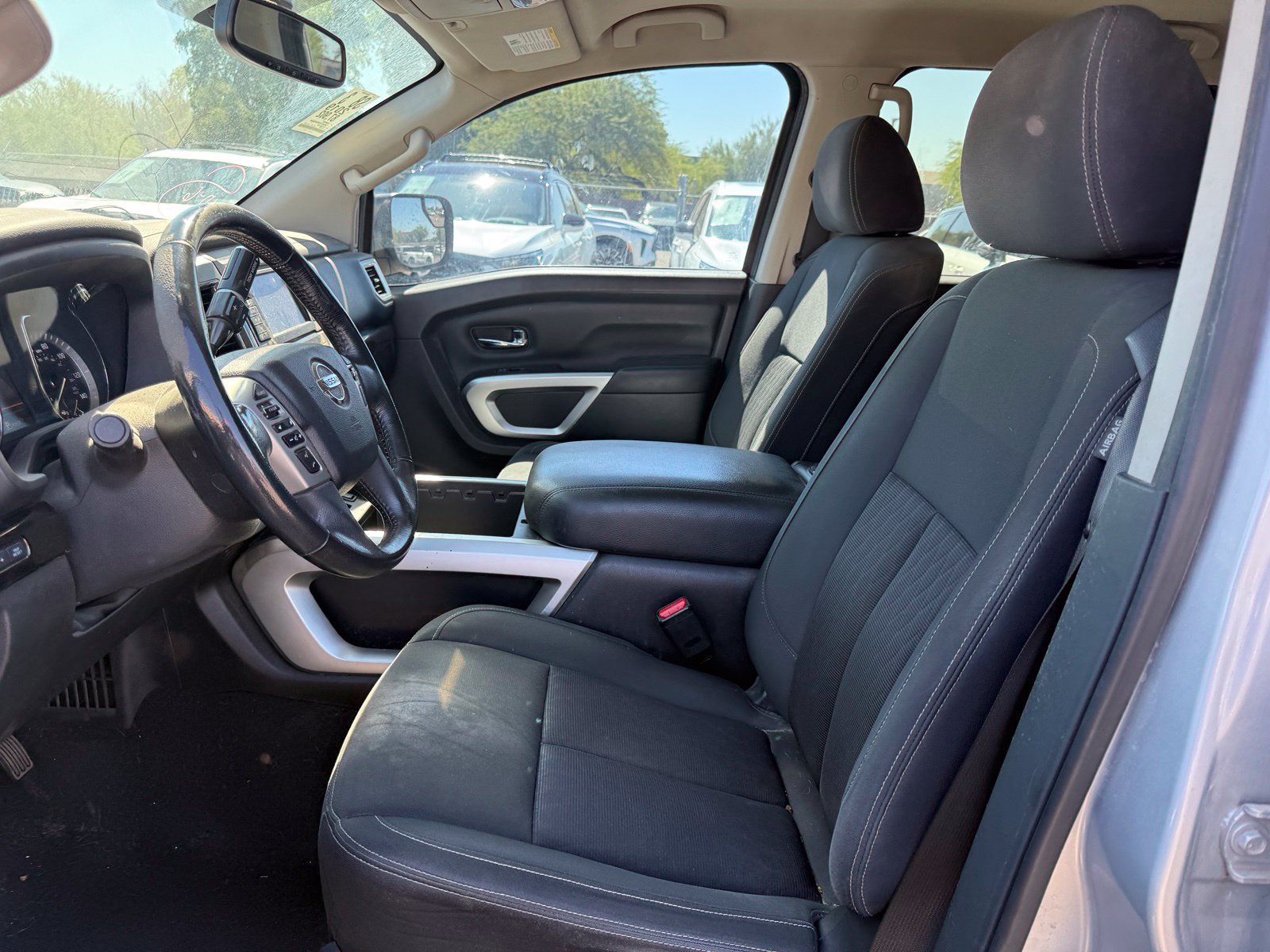 Used 2019 Nissan Titan SV w/ SV Convenience Package RWD image 13