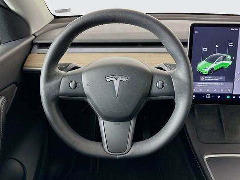 Used 2021 Tesla Model Y Long Range image 16