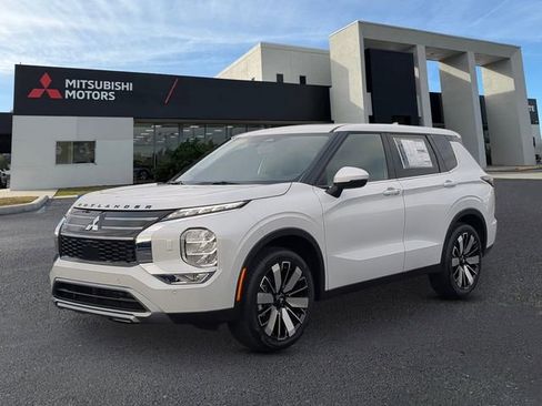 New 2025 Mitsubishi Outlander SE image 1