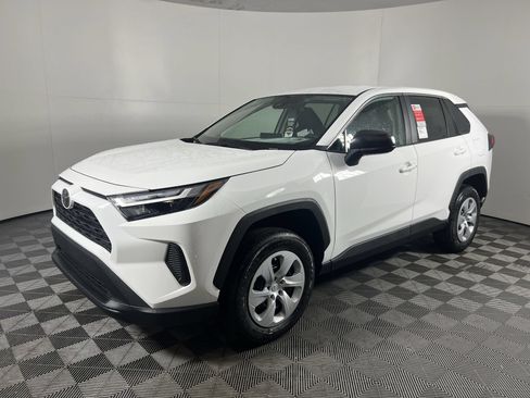 Used 2023 Toyota RAV4 LE FWD image 7