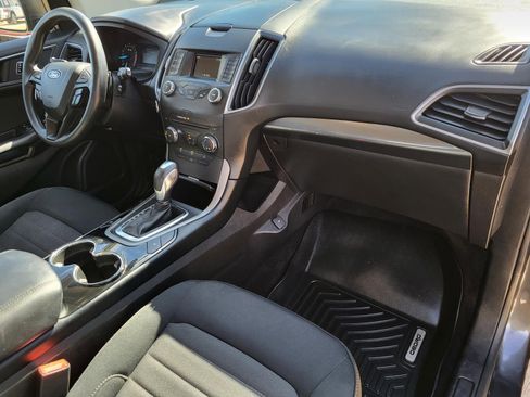 Used 2018 Ford Edge SE image 15