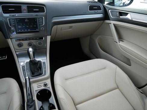 Used 2017 Volkswagen Golf Alltrack SE image 11