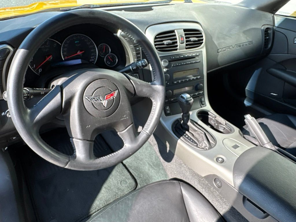 Used 2005 Chevrolet Corvette Coupe w/ Preferred Equipment Group RWD image 16