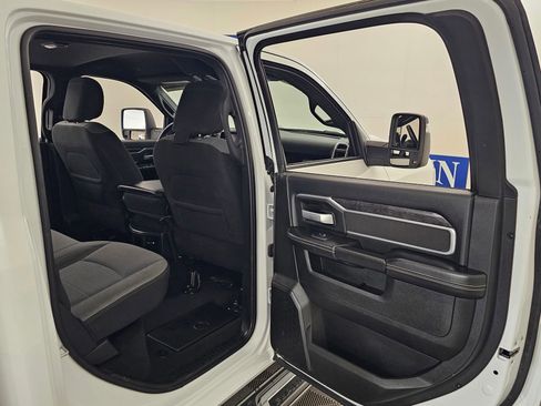 Used 2024 RAM 3500 Big Horn image 32