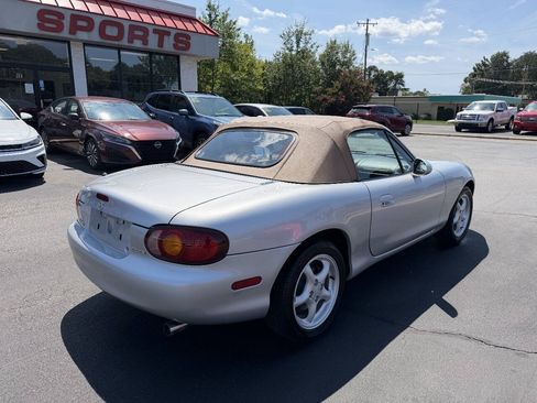 Used 1999 MAZDA MX-5 Miata RWD image 7