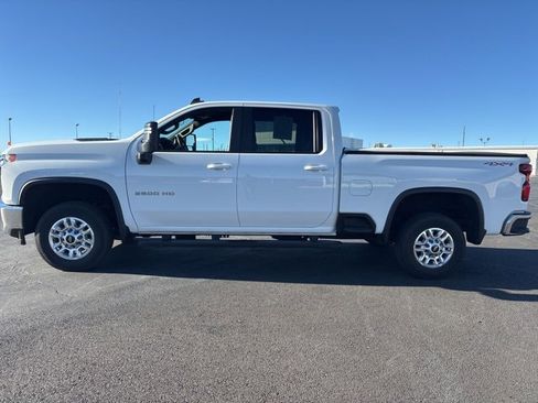 Used 2022 Chevrolet Silverado 2500 LT w/ Convenience Package image 5