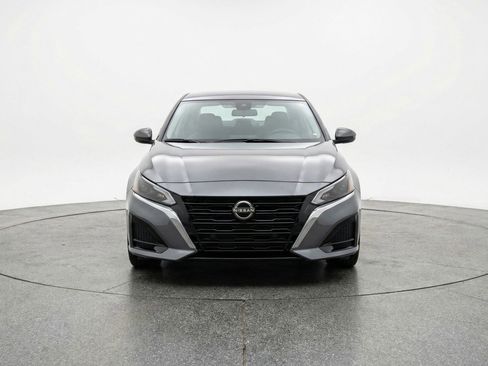 Used 2025 Nissan Altima 2.5 SV image 2
