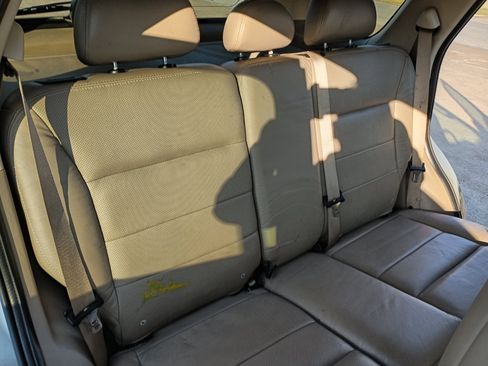 Used 2005 Ford Escape Limited image 13