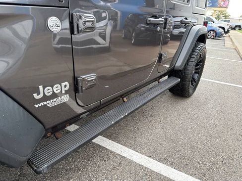 Used 2018 Jeep Wrangler Unlimited Sport S AWD/4WD image 10