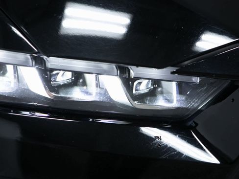 Used 2024 Ford Mustang Convertible image 27