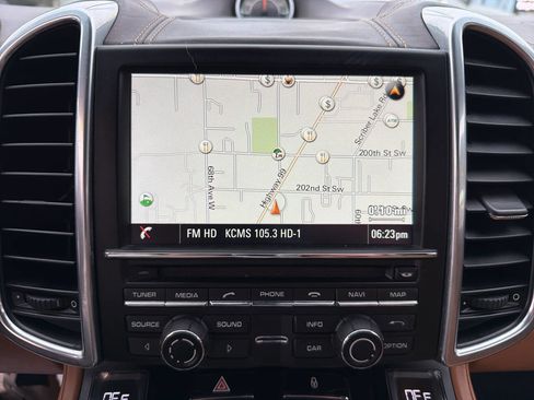 Used 2014 Porsche Cayenne Turbo S image 26