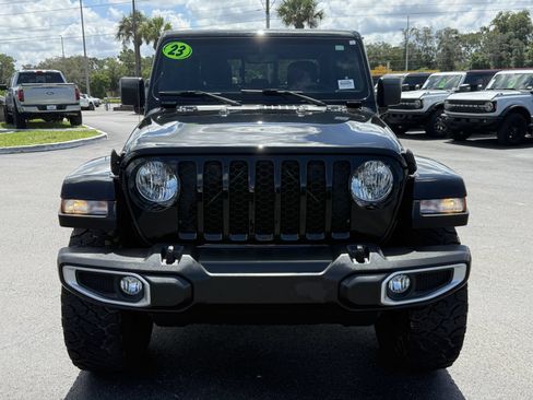 Used 2023 Jeep Gladiator Sport AWD/4WD image 9