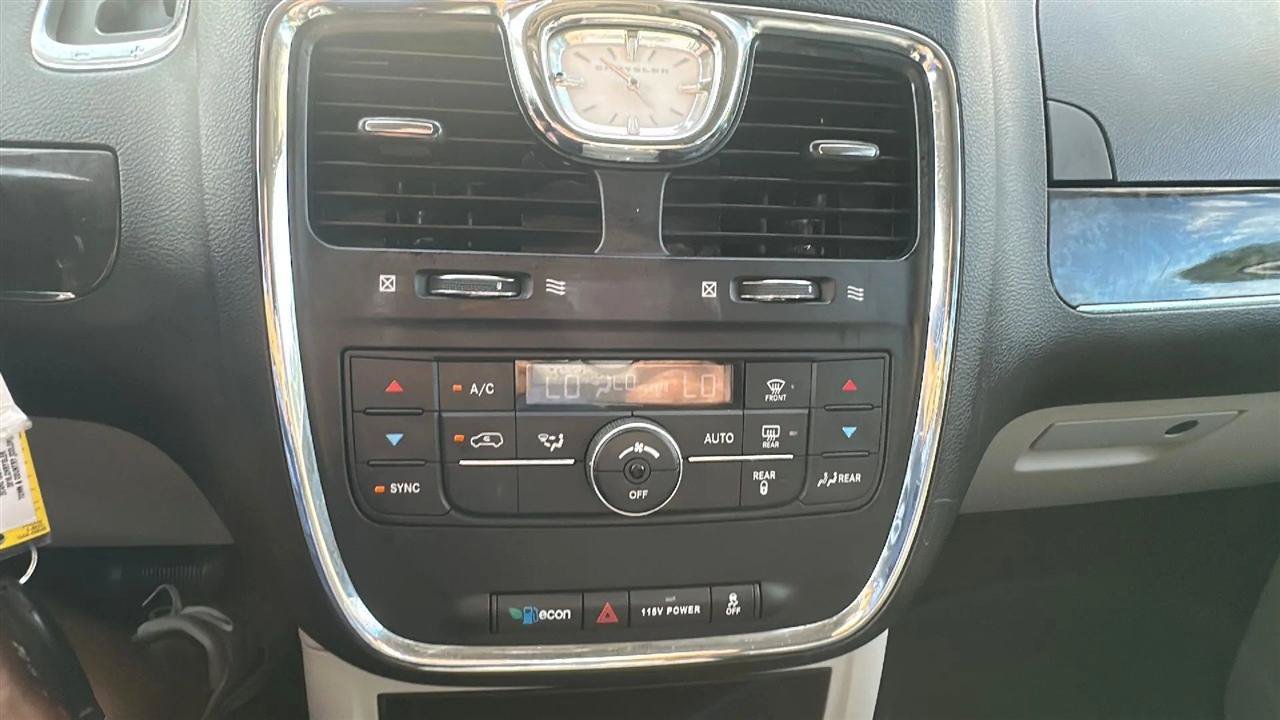 Used 2016 Chrysler Town & Country Touring FWD image 40