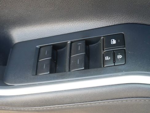 Used 2024 Toyota Highlander LE AWD/4WD image 19