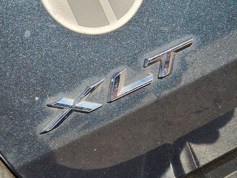 Used 2023 Ford Explorer XLT RWD image 9