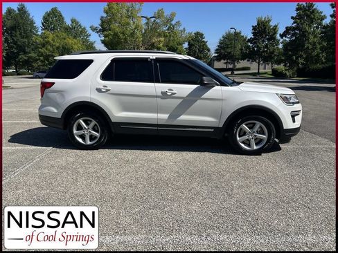 Used 2018 Ford Explorer XLT FWD image 8
