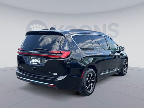 Used 2023 Chrysler Pacifica Limited w/ Uconnect Theater Family Group AWD/4WD image 16