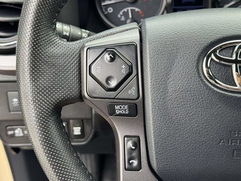 Used 2020 Toyota Tacoma TRD Sport AWD/4WD image 11