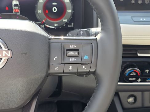 Used 2025 Nissan Rogue SL w/ Tech Package image 22