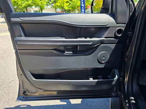 Used 2018 Ford Expedition XLT AWD/4WD image 7