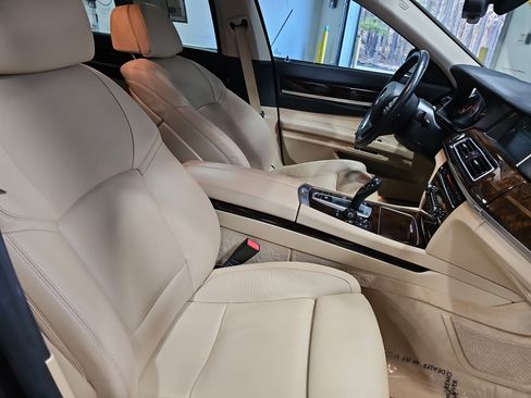 Used 2013 BMW 750Li image 10